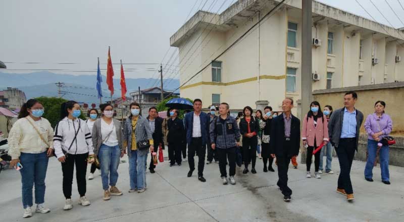 汉滨区委党校党总支、新城街道水电总厂社区党支部与安康市蚕种场···