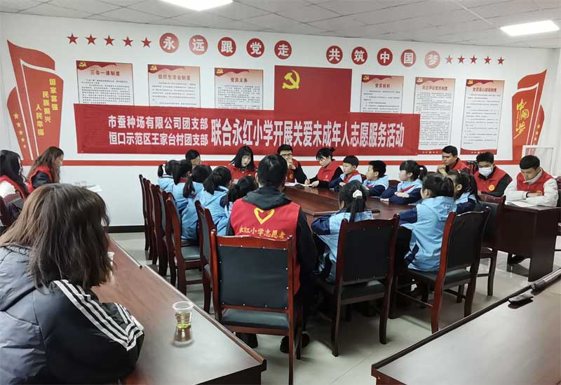 安康qy球友会官网开展学习雷锋精神关爱未成年人志愿服务活动