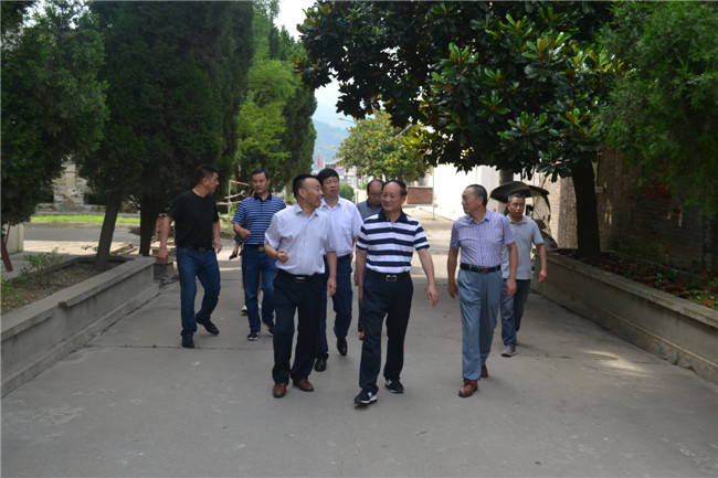 市农业农村局局长崔用慧一行来我场调研指导工作