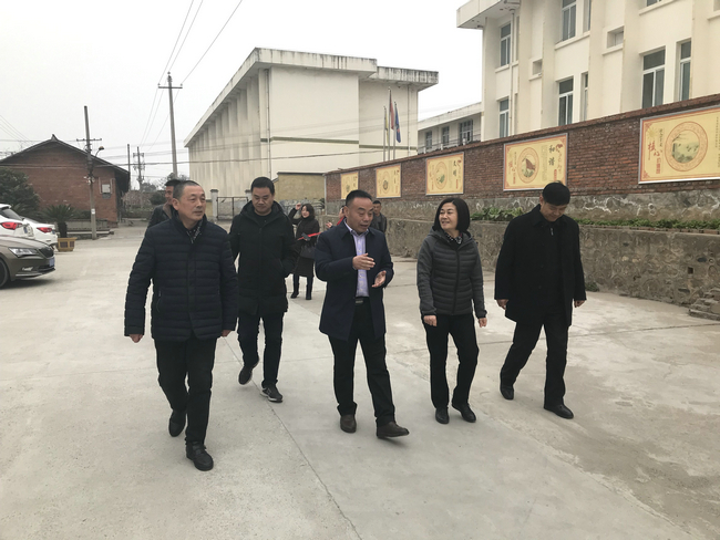 省、市总工会领导赴安康市蚕种场开展慰问活动